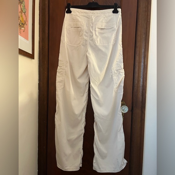 American Eagle Lightweight Cargo Pants Cream US 4 Long - Picture 2 of 5